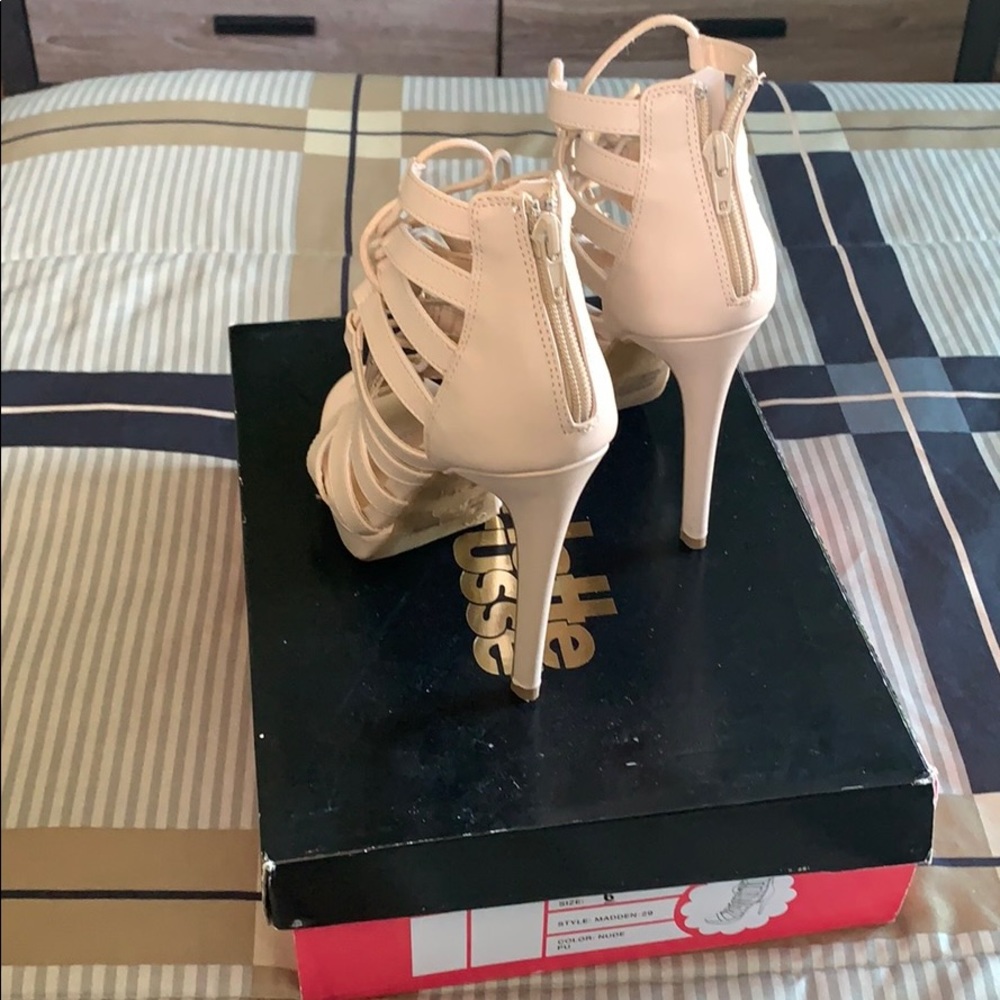 Heels - Picture 3 of 4